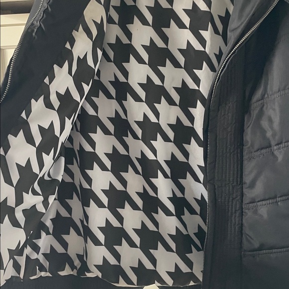 O'Neill Women’s Black Lightweight Puffer Jacket w/ Houndstooth Interior w/ Hood - Picture 8 of 10